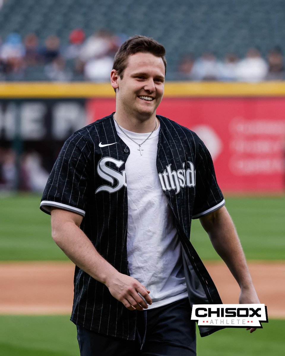 Kicked off tonight's game with a first pitch from CHISOX Athlete &amp; Northwestern kicker, Jack Olsen! 🏈