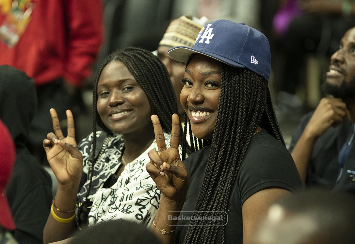 Basket_Senegal's tweet image. #courtside 📸

Basketball Family 🇸🇳 enjoying game near the ground at the #DakarArena 🏟️

#Kebetu #Basketsenegal #BAL4