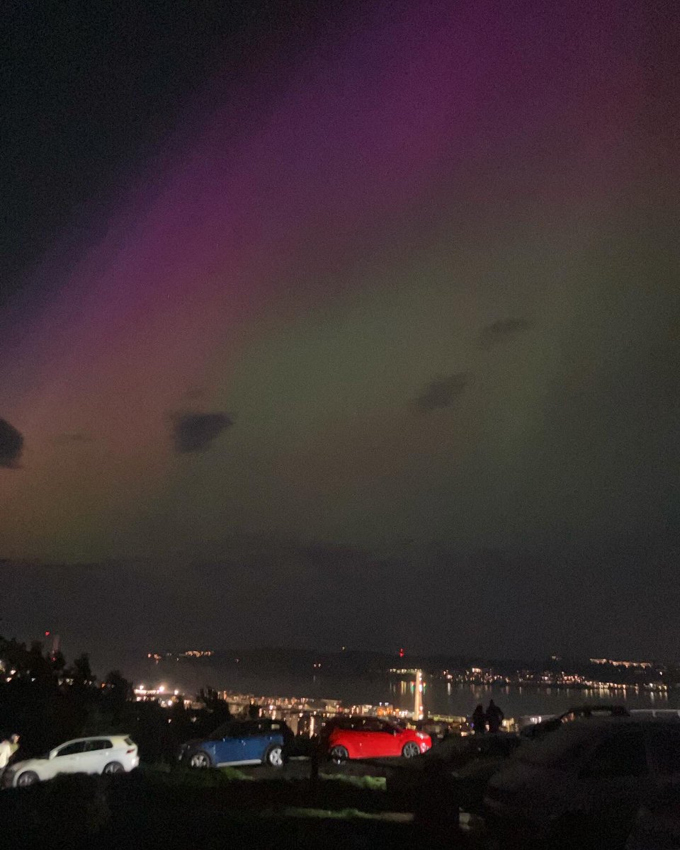 Just back from the Law in Dundee, where a crowd had gathered to watch the (amazingly!) visible #aurora. Lovely atmosphere and just a gorgeous experience. #Dundee