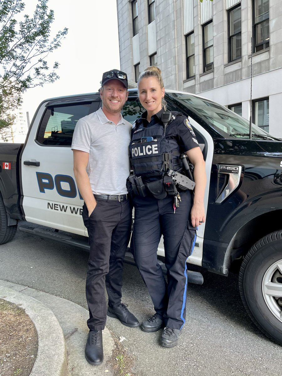 As the day shift signs off for the evening, I bid farewell to @NewWestPD’s Cpl. Mula.

Thx Cpl. Mula for giving us insight into policing & sharing your passion for the job!

Soon I will be joining a night shift ofcr to continue the #tweetalong.

#newwestminster