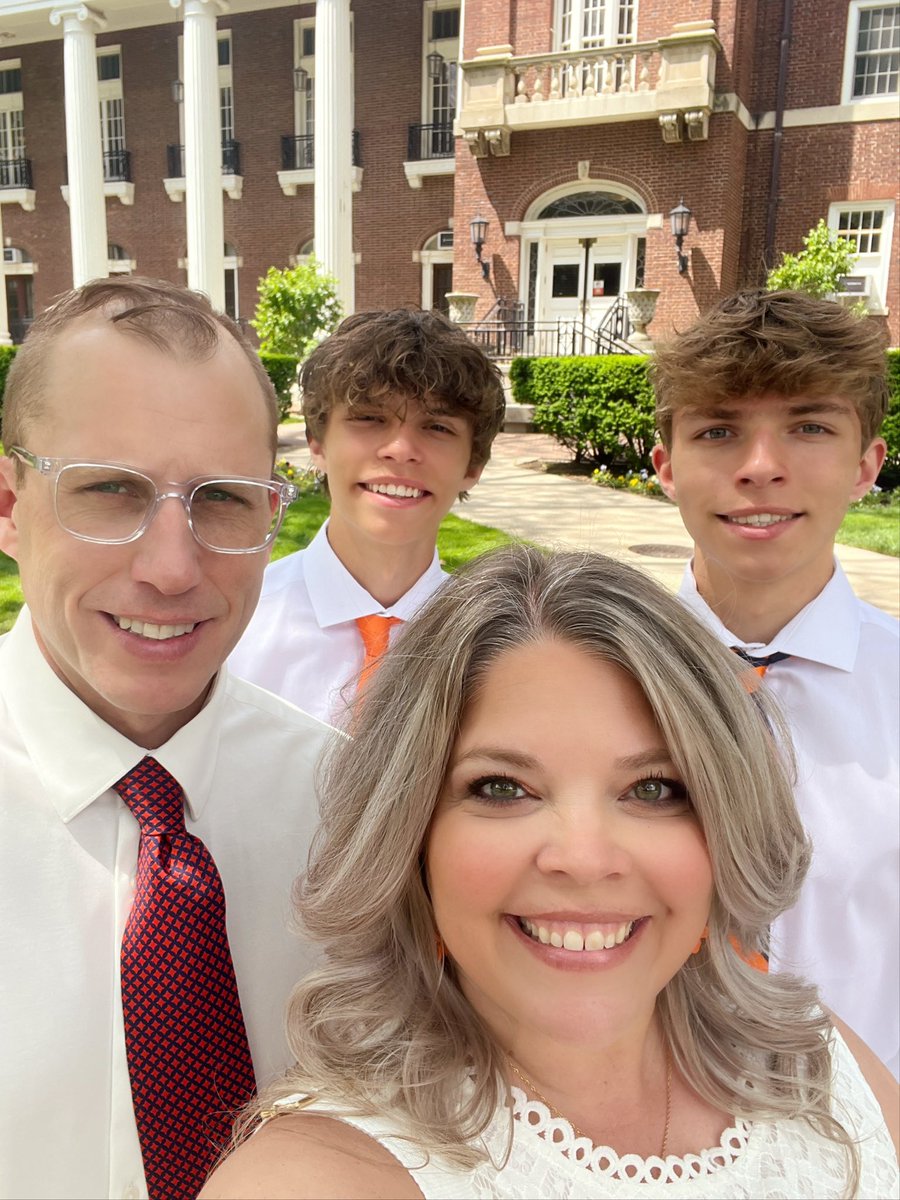 Whitney_Tech's tweet photo. Another chapter closed! So thankful for my people and their support in getting me through the last 2 1/2 years! Proud to say I’m now a masters gradof the @giesbusiness! Now it’s time to play! 🧡💙 #Illini #MBA #Illinois2024 #WeAreGies @hedgequote @Illinois_Alumni #OskeeWowWow https://t.co/pB76Y61Cm0