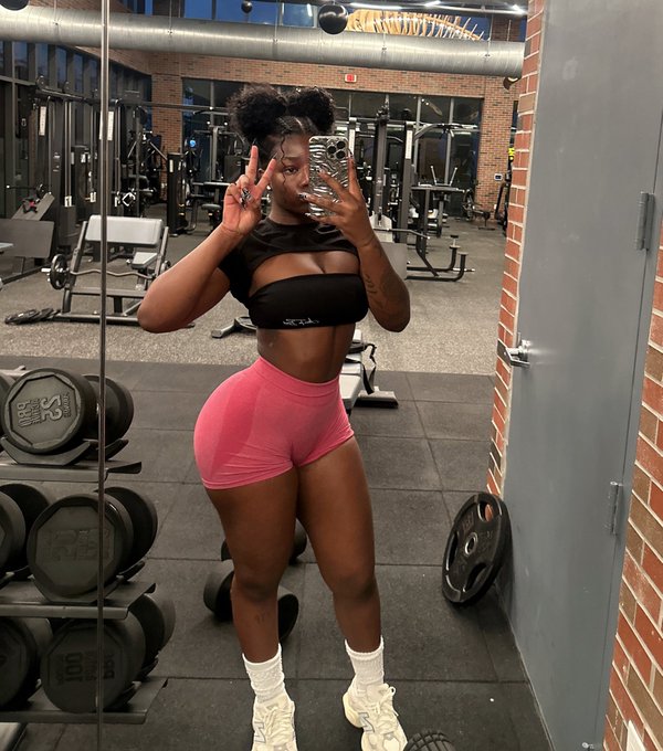 Watch m9ym9y's leaked NSFW photo on TwXstars