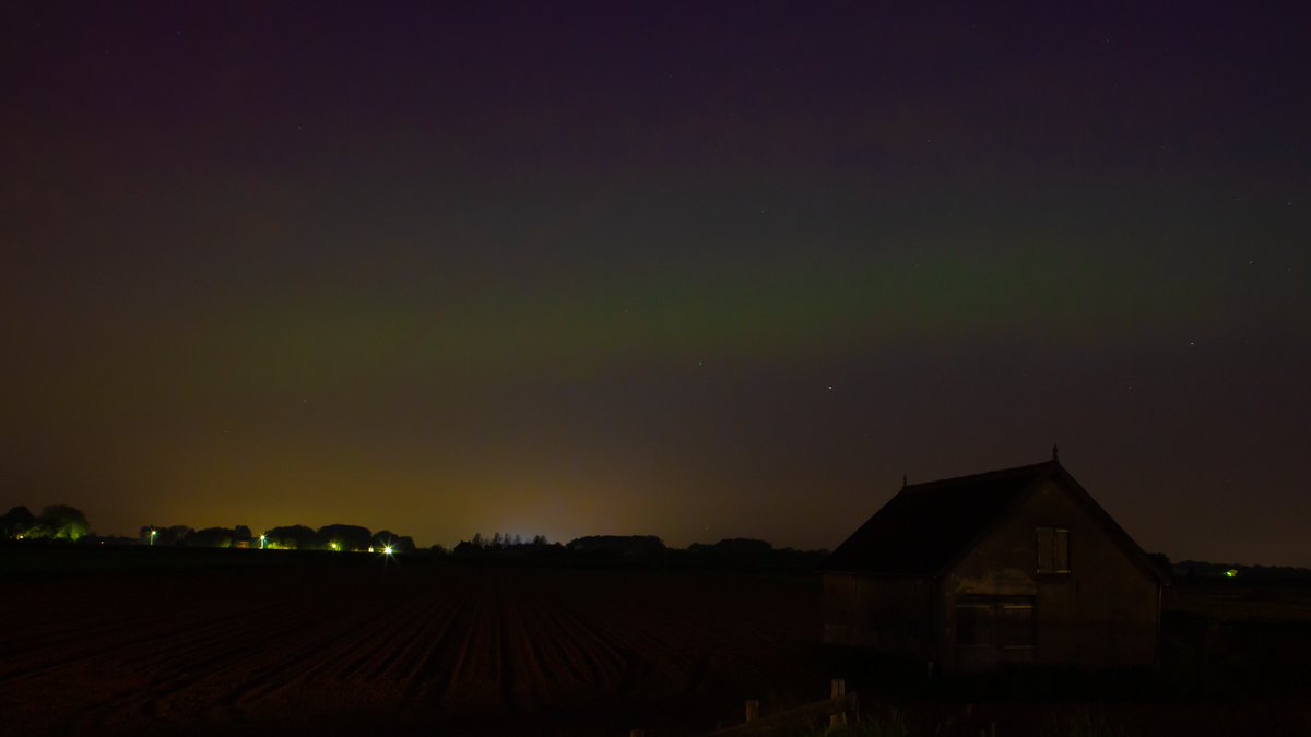 Noorderlicht om 1.45 uur vannacht in Buurmalsen #noorderlicht @whoebert @marcopverhoef @PKuipersMunneke @weermanrobert @EdAldus @BuienRadarNL @weeronline @Weerplaza @janvissersweer @omroepwest @mooieluchten @mooielucht @HartvNL