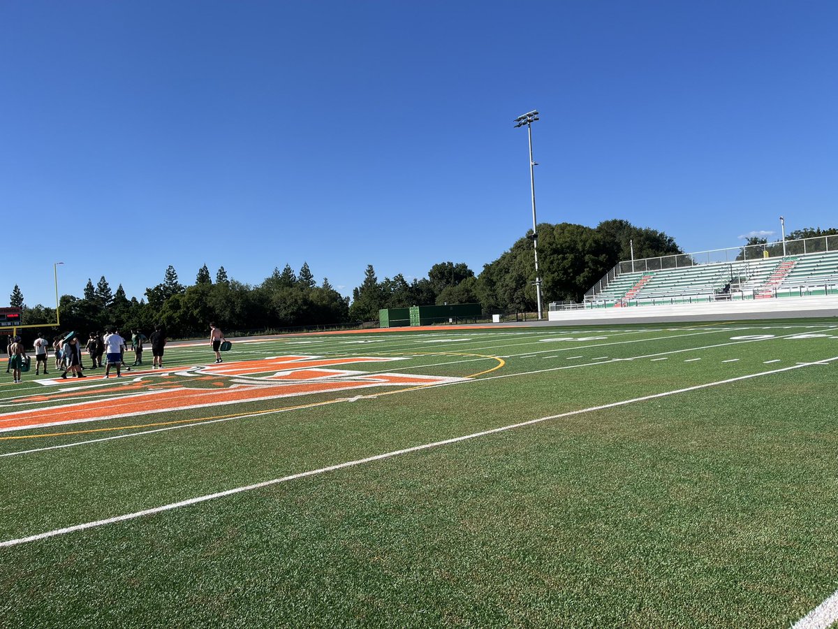 Checking out spring ball at Mesa Verde this afternoon. Program is super excited about this upcoming season and the future. Numbers are growing, some next-level talent on the roster, too. And this new stadium. WOW