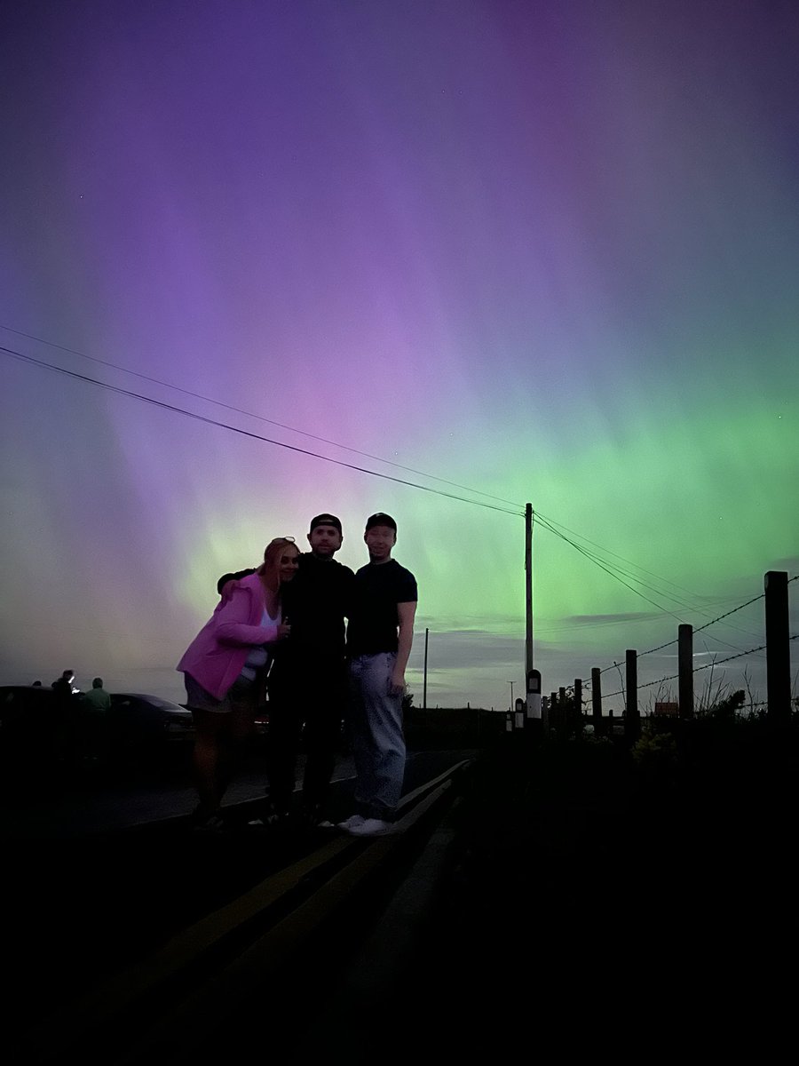 This scene feels like what I once saw on a screen I searched aurora borealis green 🌌🔭 #aurora #auroreboreale #northenlights #solarstorm