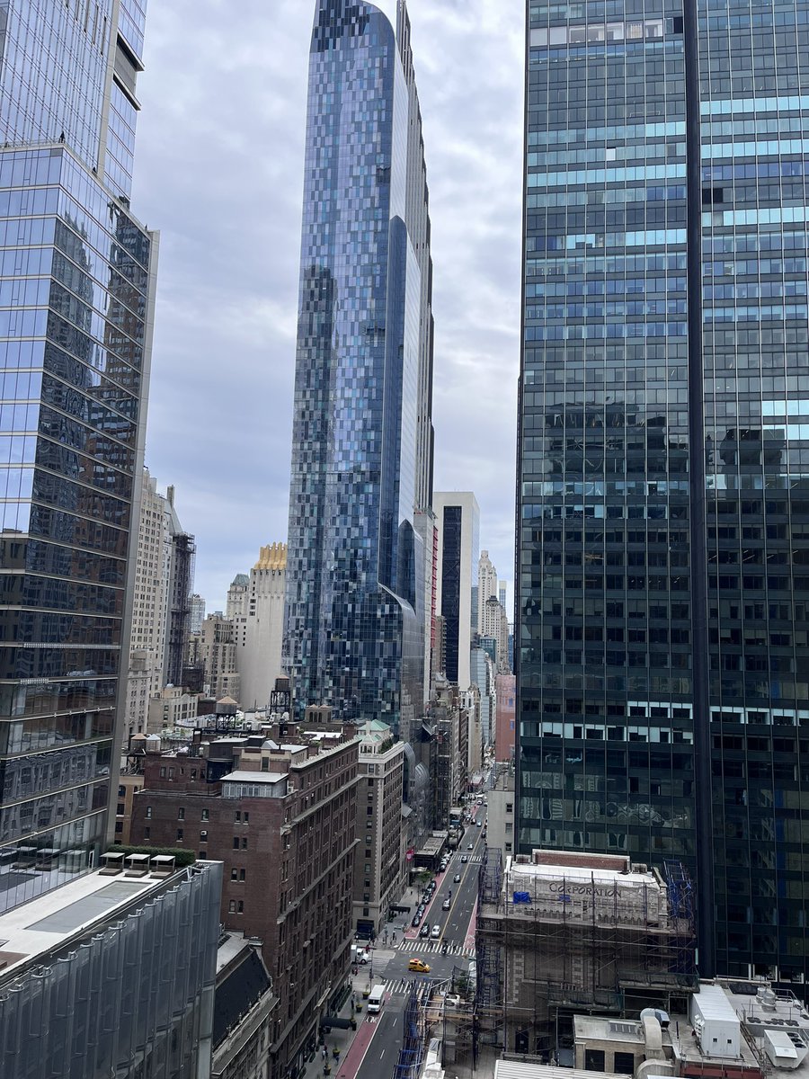 Hi my followers - Photos from studio in Manhattan. So #awesome #Grateful #liveyourdream #BeInspired 💗#LiveYourPassion #liliroquelin #music #singersongwriter