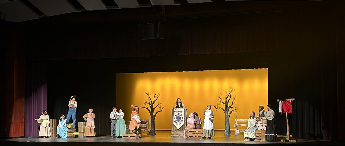 🎭Tonight Eastlake’s Cast of Falcons presents Anatomy of Gray by Jim Leonard. The play explores the themes of death, loss, love and healing. Don’t miss your opportunity to see this dynamic and compelling play! There will be another showing tomorrow at 1PM here @Eastlake_HS 🎭