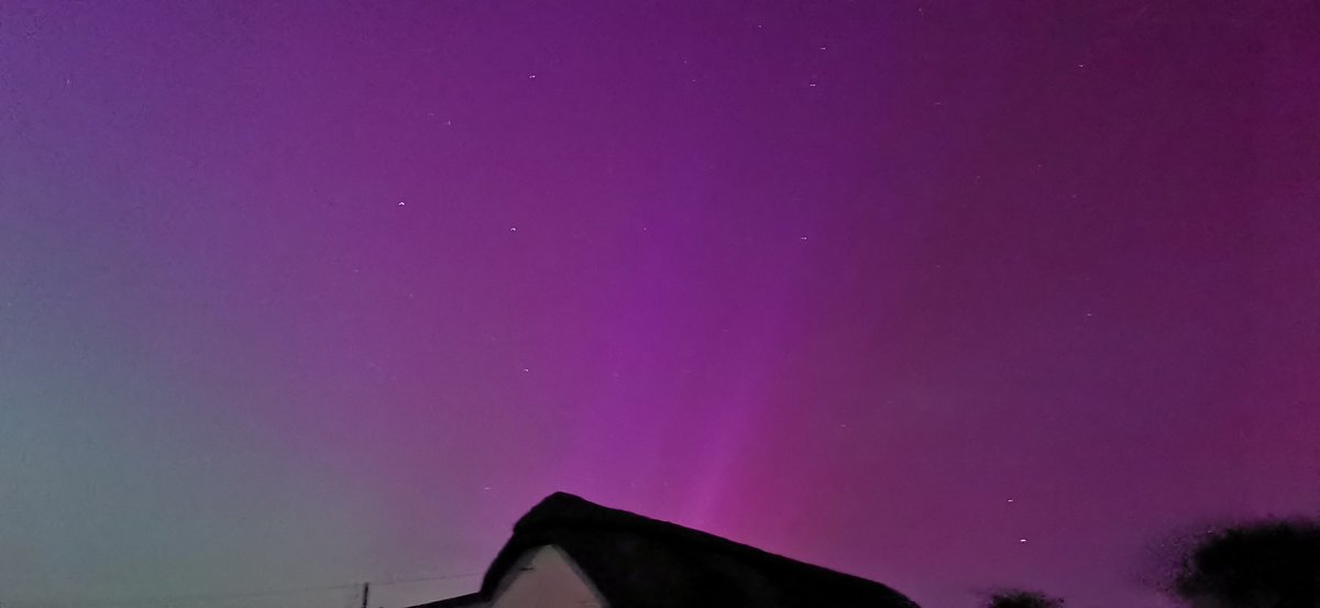 GCannon1981's tweet photo. 4 of many photos of the #auroraborealis #NorthernLights on the #IsleofWight #godshill during a walkabout https://t.co/QlRdR4bHHC