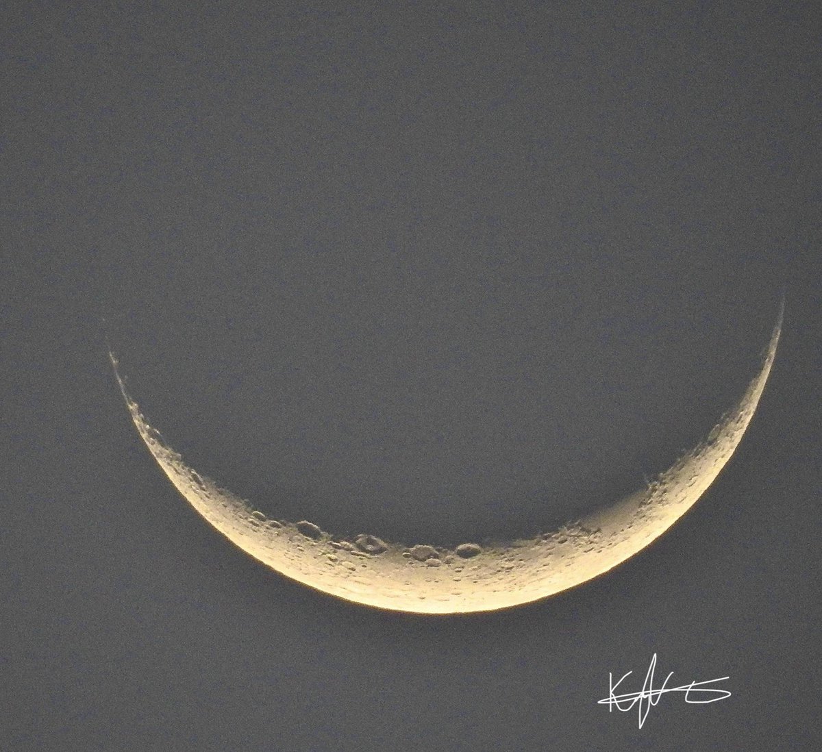 Our #Moon Tonight!
Hello Beautiful 😍 
#FloridaMoon #CrescentMoon 🌒