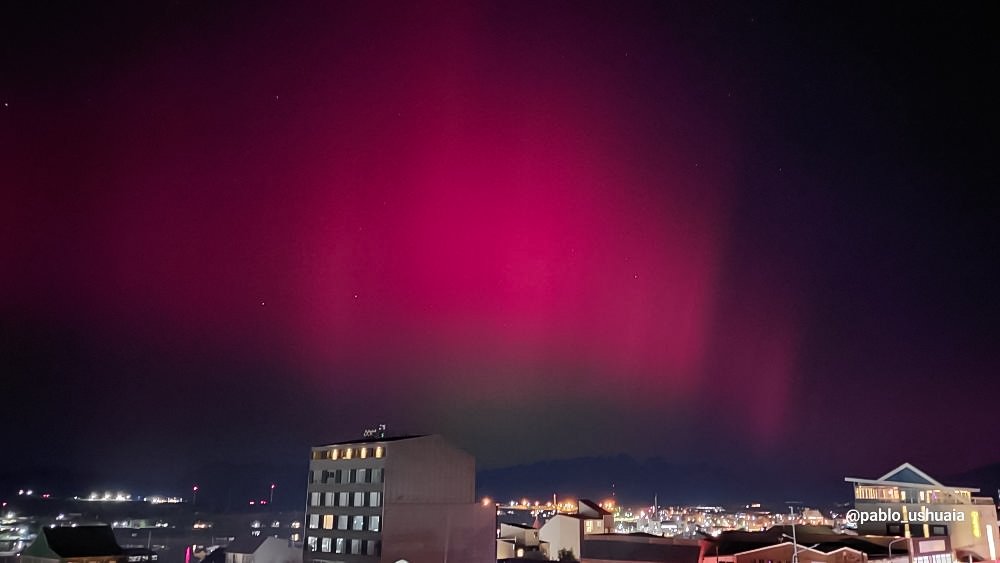 Estacion_bcp's tweet photo. 😯😯😯Aurora austral en Ushuaia #Argentina, la ciudad más al sur del mundo. https://t.co/3oZRar9im5