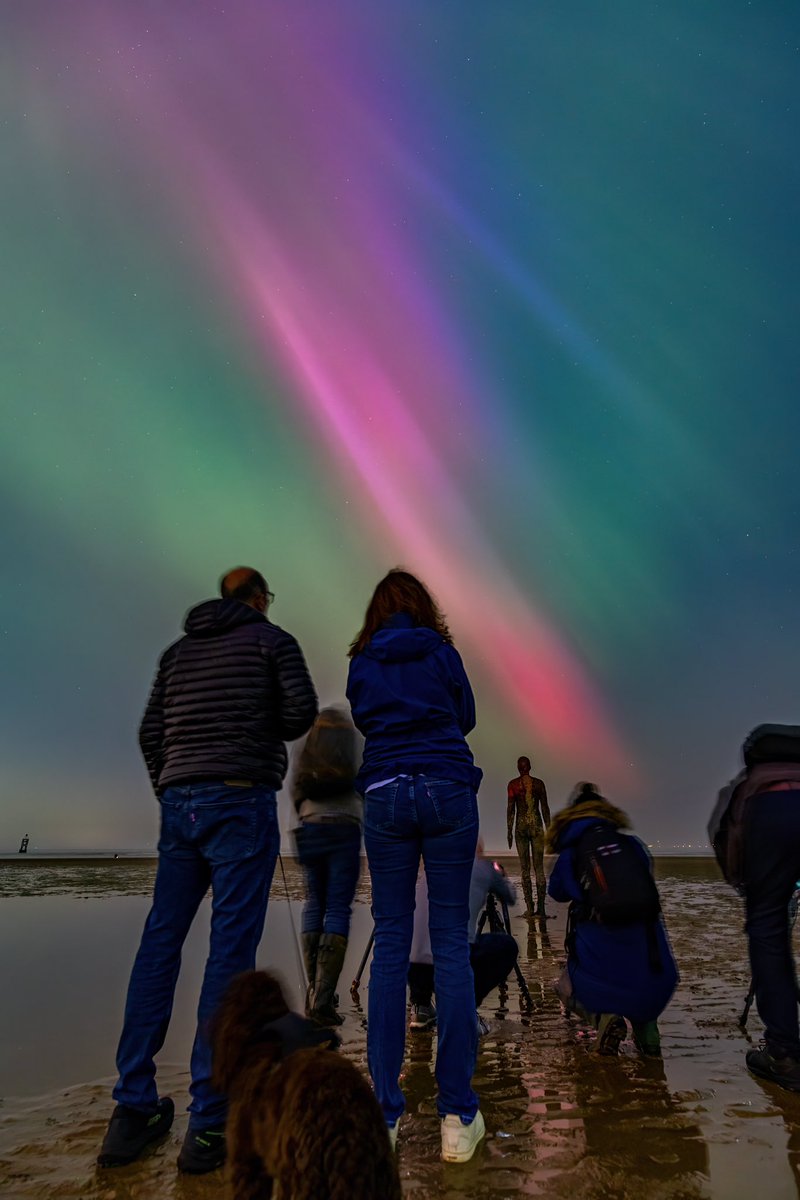 Ironmen Crosby beach Northern Lights #NorthernLights #auroreboreale #auroras #crosby #sefton #beachvibes @scousescene @IronMenCrosby @seftoncouncil @ExploreLpool @ThePhotoHour @StormHour