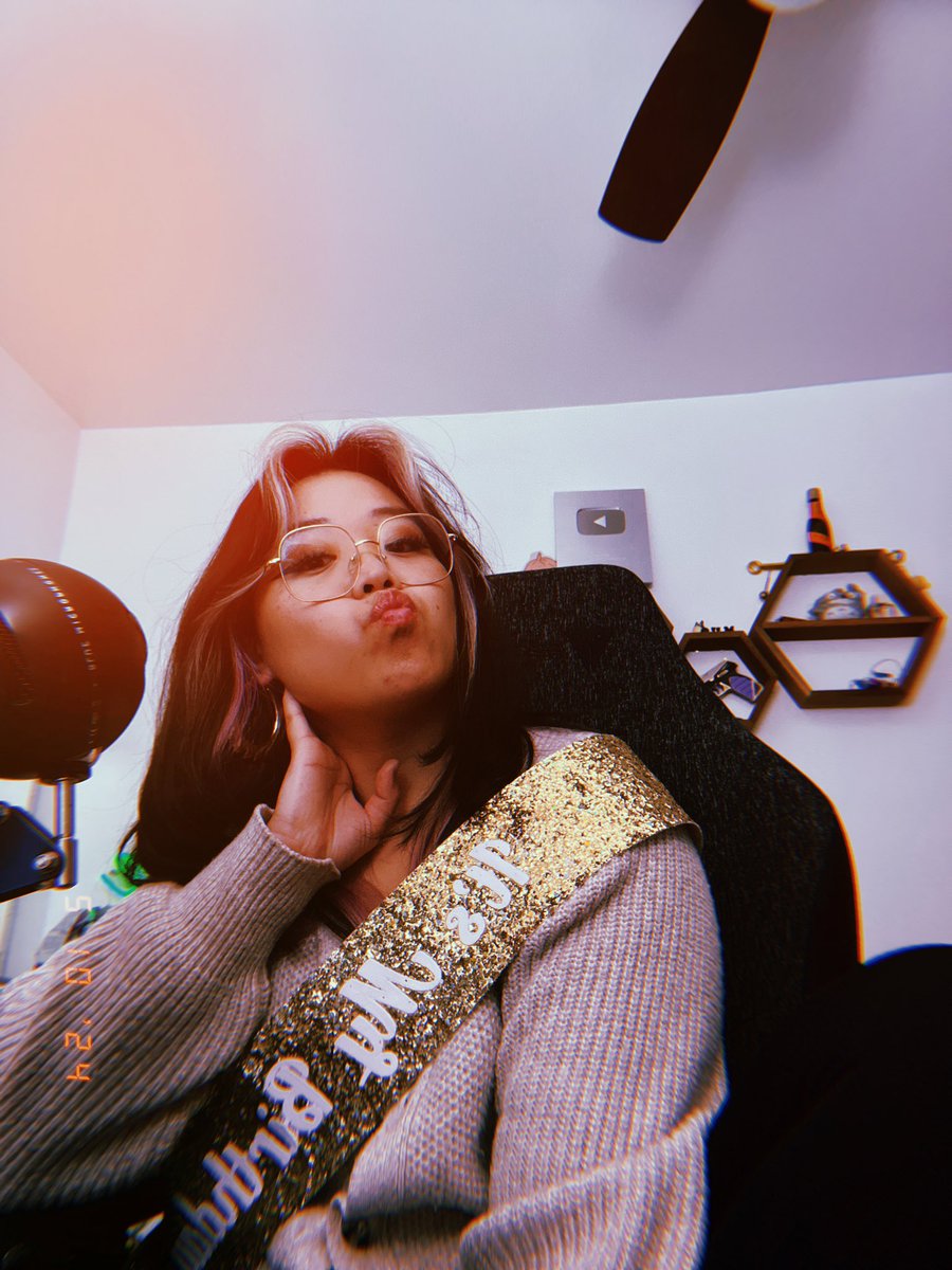 ececlaretv's tweet image. BIRTHDAY CUSTOMS WITH THE GANGGG 
@andywiththedeli @Alexandrrriiia @MadelineIsLame @jerbifer @wenisprinkles @kjtodo @itsliuh @ImKayziee @FausterVal 

🔥🔥🔥