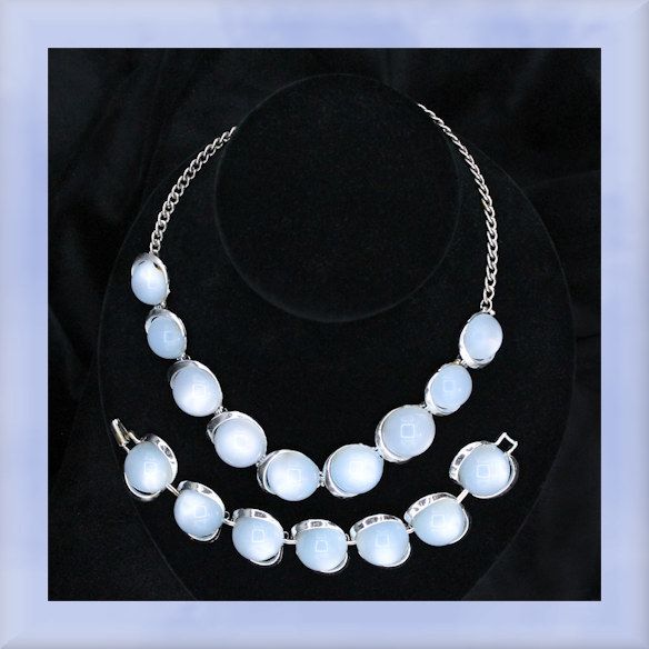 Blue Mooonglow Necklace & Bracelet Set Midcentury Vintage buff.ly/3yhtS4U