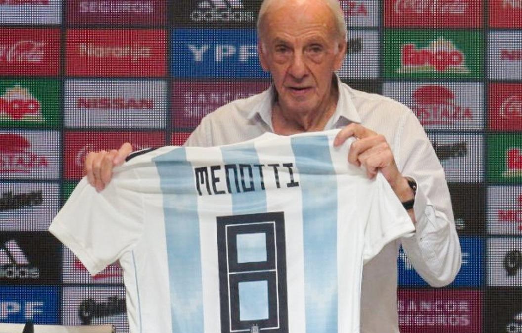 'Menotti cambió la historia  tanto del fútbol argentino como mundial' @jjpanno en @eraporabajo1110 #EraPorAbajo, en #VIVO desde la @feriadellibro, con @DiganmeRingo @Alejwall y @Andres_Burgo por buenosaires.gob.ar/radiociudad