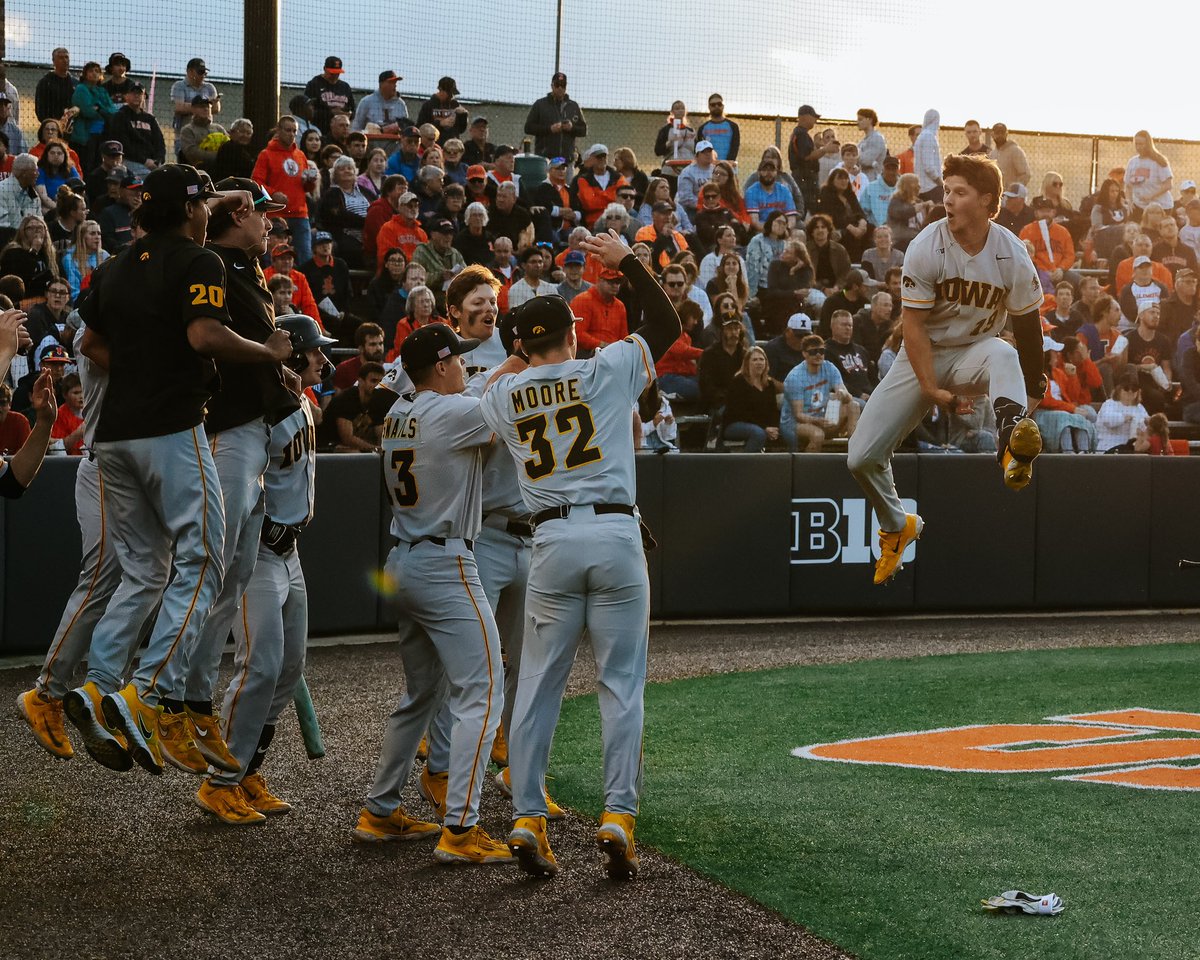 Benny Bomb! 💣 Two-run blast for @wilmes_ben. #Hawkeyes