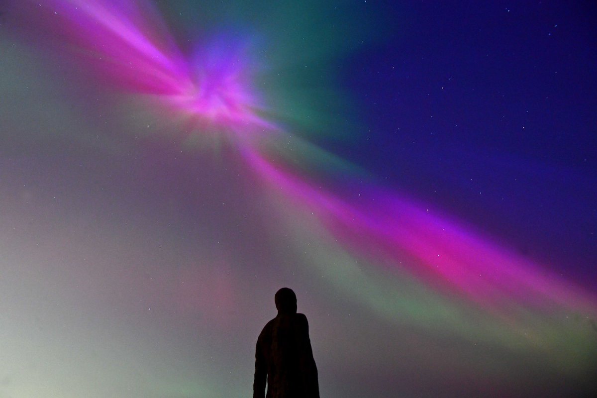 Wow Liverpool! Incredible Northern Lights on Crosby Beach #aurora