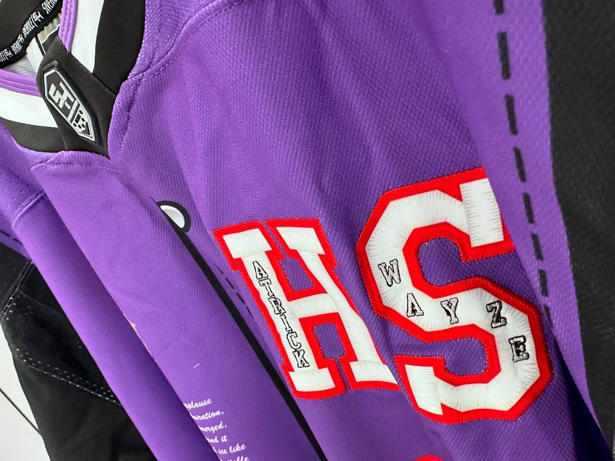 5IVEHOLE tweet media