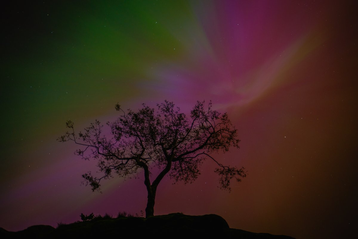 Caught the #aurora up at Brimham Rocks,North Yorkshire.Quite amazing. #NorthernLights