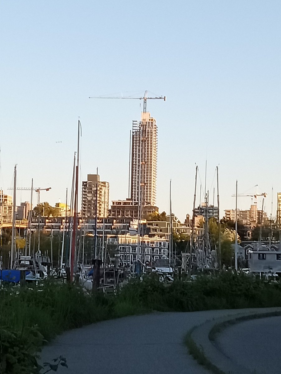 You cannot get away from this monstrosity of an eyesore. It takes over everything.
#vanpoli