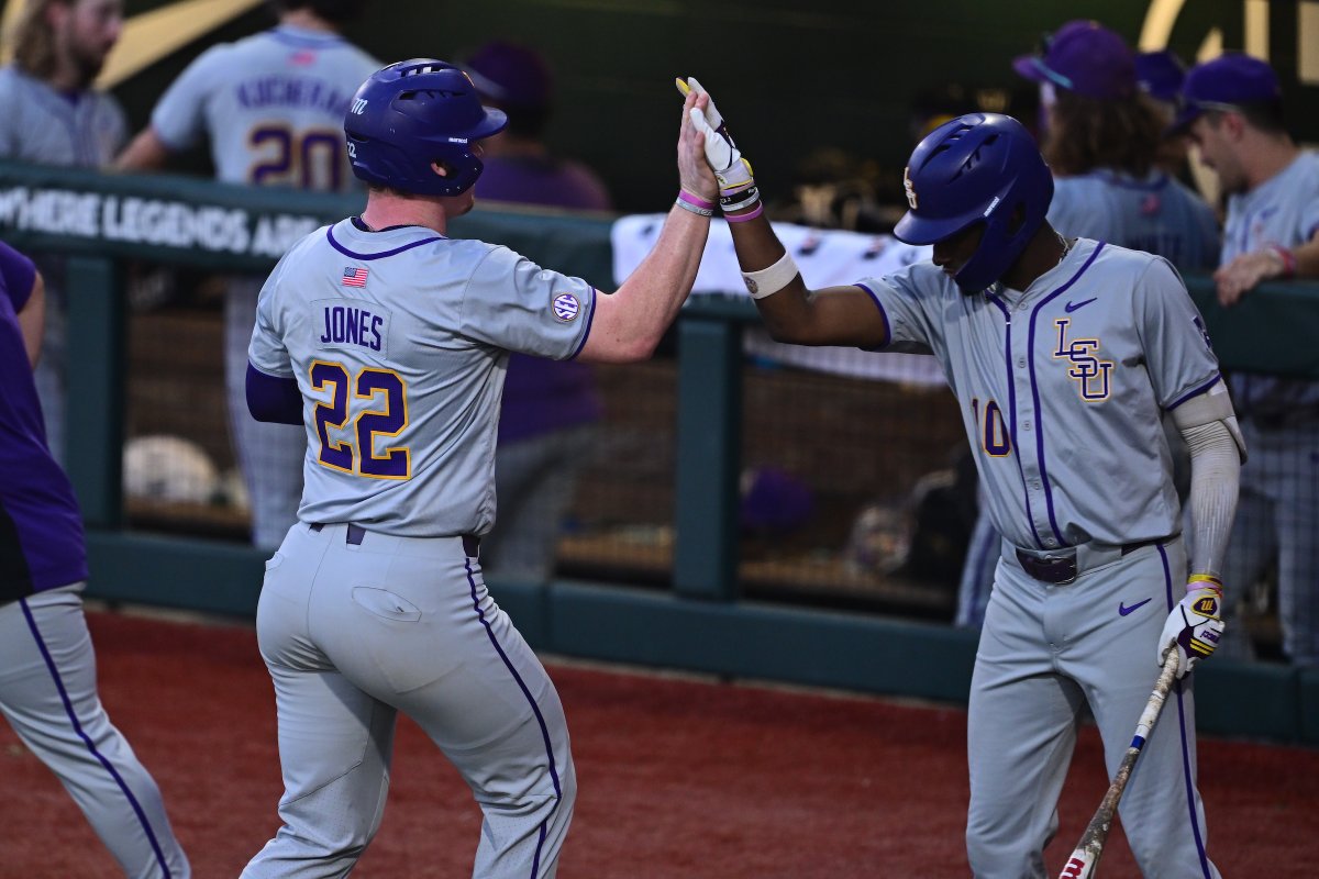 T5, 2 Outs | HT brings Bear home on a sac fly LSU - 5 BAMA - 3