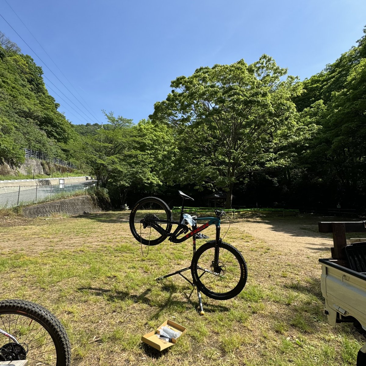 晴天☀️ 先ずは仲間のバイク整備から🧰 BBが回らん