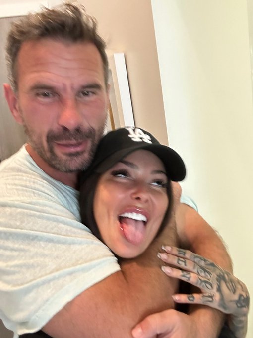 Daddy @manuelferrara https://t.co/3cTuwyaPOd<a class="tags" href="/tag/manuelferrara">@manuelferrara</a>