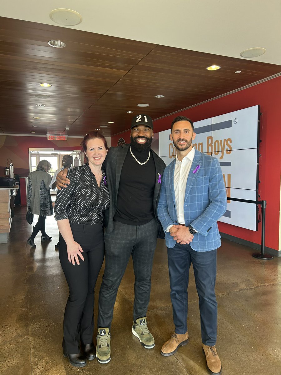 Simoni Lawrence (@simoni_lawrence) on Twitter photo Excited to lead from the front with Hamilton Sports Group and Interval House of Hamilton!
Great work is great work! #21
Go <a href="/Ticats/">Hamilton Tiger-Cats</a>
Go <a href="/ForgeFCHamilton/">Forge FC</a>
Go <a href="/cityofhamilton/">City of Hamilton</a> Excited to lead from the front with Hamilton Sports Group and Interval House of Hamilton!
Great work is great work! #21
Go <a href="/Ticats/">Hamilton Tiger-Cats</a>
Go <a href="/ForgeFCHamilton/">Forge FC</a>
Go <a href="/cityofhamilton/">City of Hamilton</a>