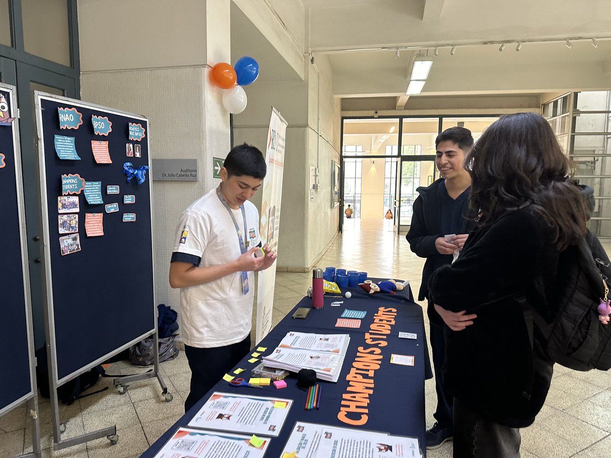 Una linda certificación de los nuevos champions U.de Chile en la ceremonia del día Internacional de Enfermería apoyados por sus compañeros Champions con múltiples actividades en el stand de GBPC RNAO.Muchas gracias a todos son maravillosos!!