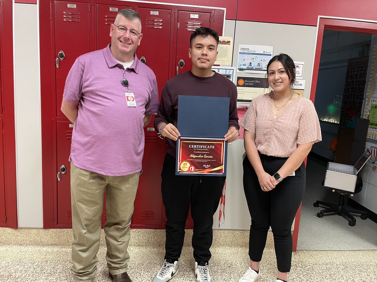 Stopped by @MacArthur_AISD to meet and present Alejandro with a CTE achievement certificate 👏🏼👏🏼 we learned he has even more certifications in various other CTE courses! The future is bright for this general! #MPND @AldineISD @AldineCTE @EducatorMar10