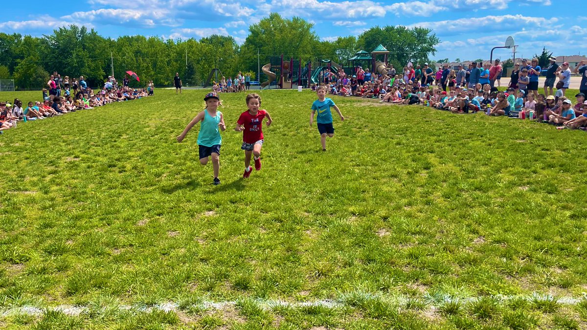 MadisonPlaceK5's tweet photo. Our #1stGradeMD 50 yard dash winners! ๐ฅ #MDFieldDay24 #MovinMavs @Phys_EDucate https://t.co/qyqJfrsEfJ