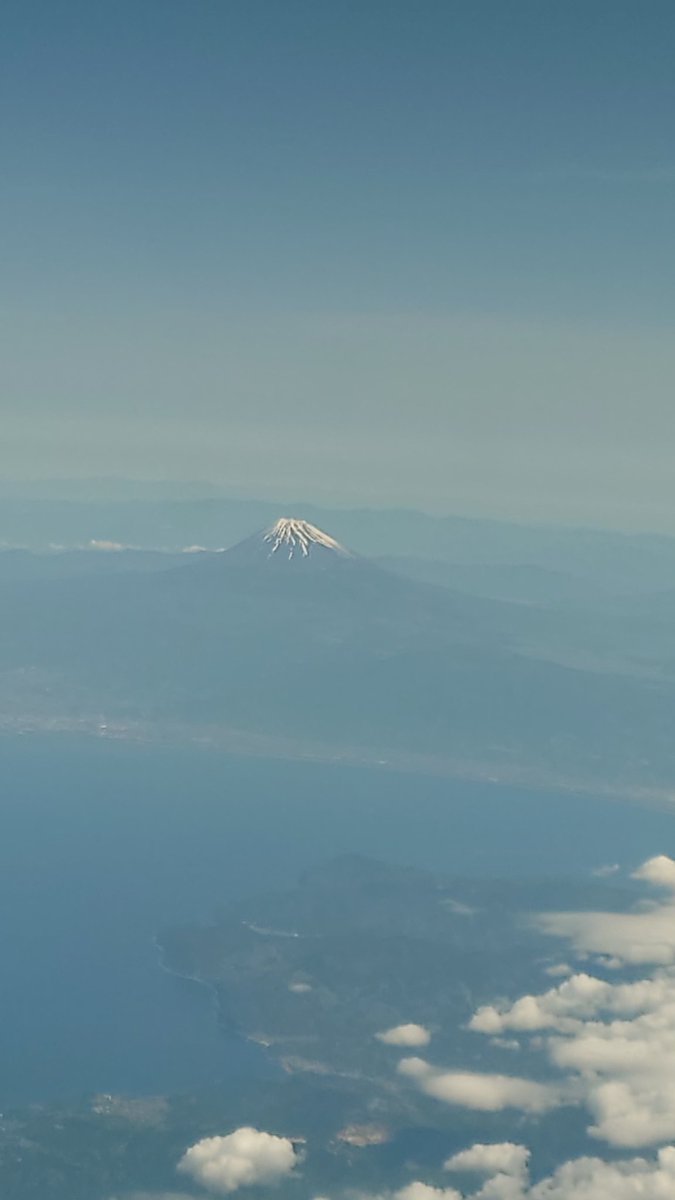 たまには窓側席…

#2405Tyo
#富士山