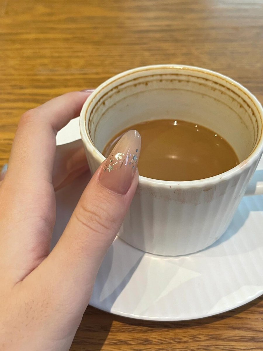 아침의 첫 커피