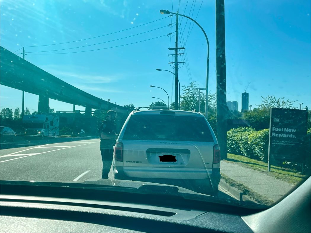 Just obsv’d a near cyclist struck while on #patrol with @NewWestPD.

Cst. Winthrope stopped the driver to discuss situation. Confirmed no driver impairment/cause for further concern.

An opportunity for motorist #education.

#newwestminster #tweetalong