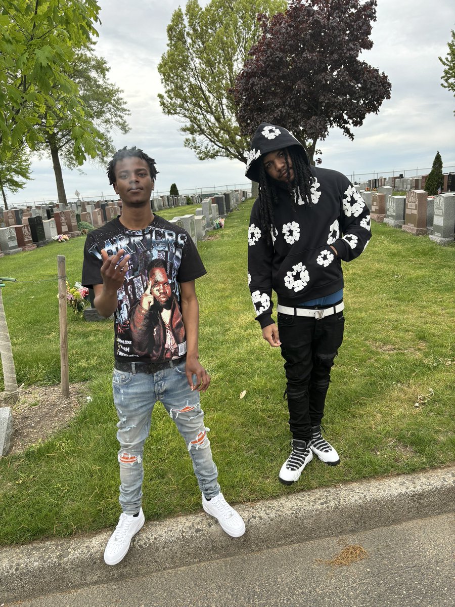 YoungZay5K's tweet photo. Og Pip nd Drose 🤞🏽🖤 https://t.co/Lm3z0qRaHT
