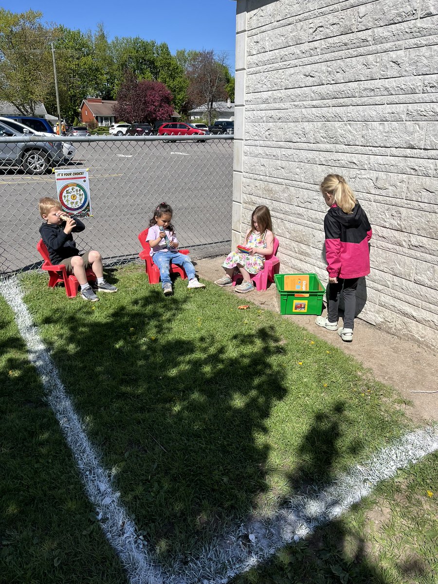 We included a little outdoor break space to our kinder area this week! Love seeing the kids taking a “break” and learning how to have some down time outside. @GEDSB @PrincipalJLMit1 #selfregulation