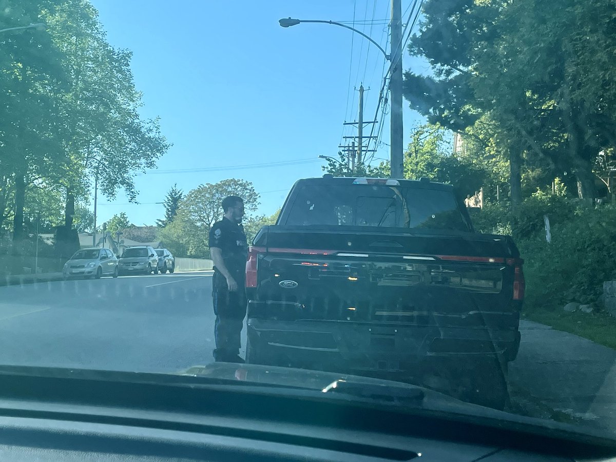 As we cleared the last traffic stop, Cst. Winthrope observed a mobile vehicle without a license plate.

A traffic stop & resulting convo with driver resolved the issue: plate now displayed & we’re now back to @NewWestPD patrol!

#newwestminster #tweetalong