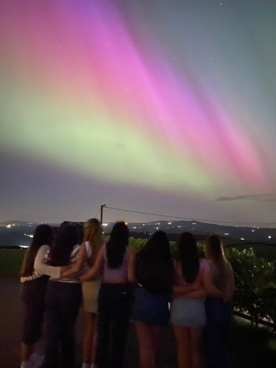 Abbie’s 16th Birthday party finished with a great photo under the #northernlights #aurora taken by her wee sister Alannah #birthdaygirl #friendship #sweetsixteen