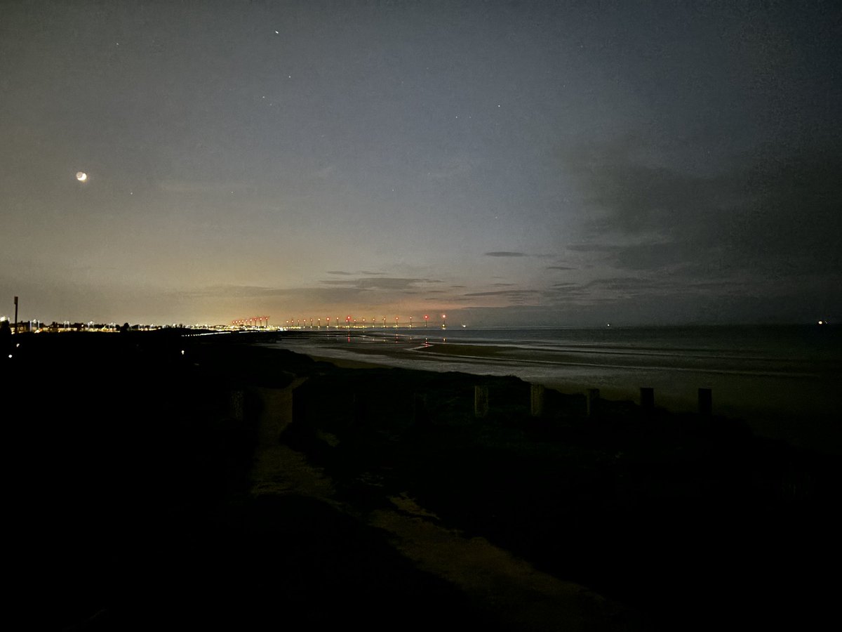 Redcar beach is a gorgeous place on the daily, let alone 12am watching the northern lights 🌌