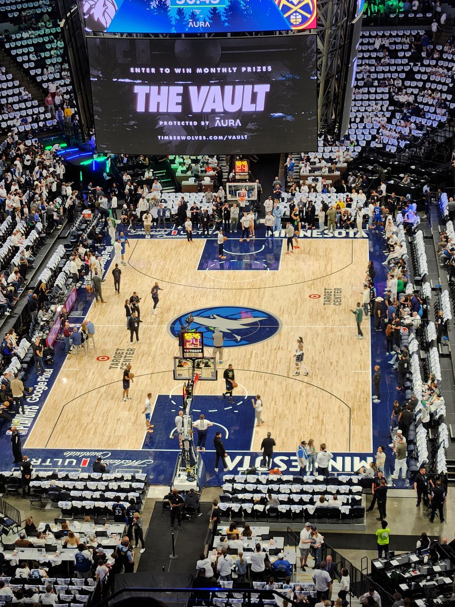 beccaj00729's tweet photo. View from the literal top!
#WolvesInFour
@Timberwolves
Game 3 against the Denver Nuggets. https://t.co/8Z322njuTw