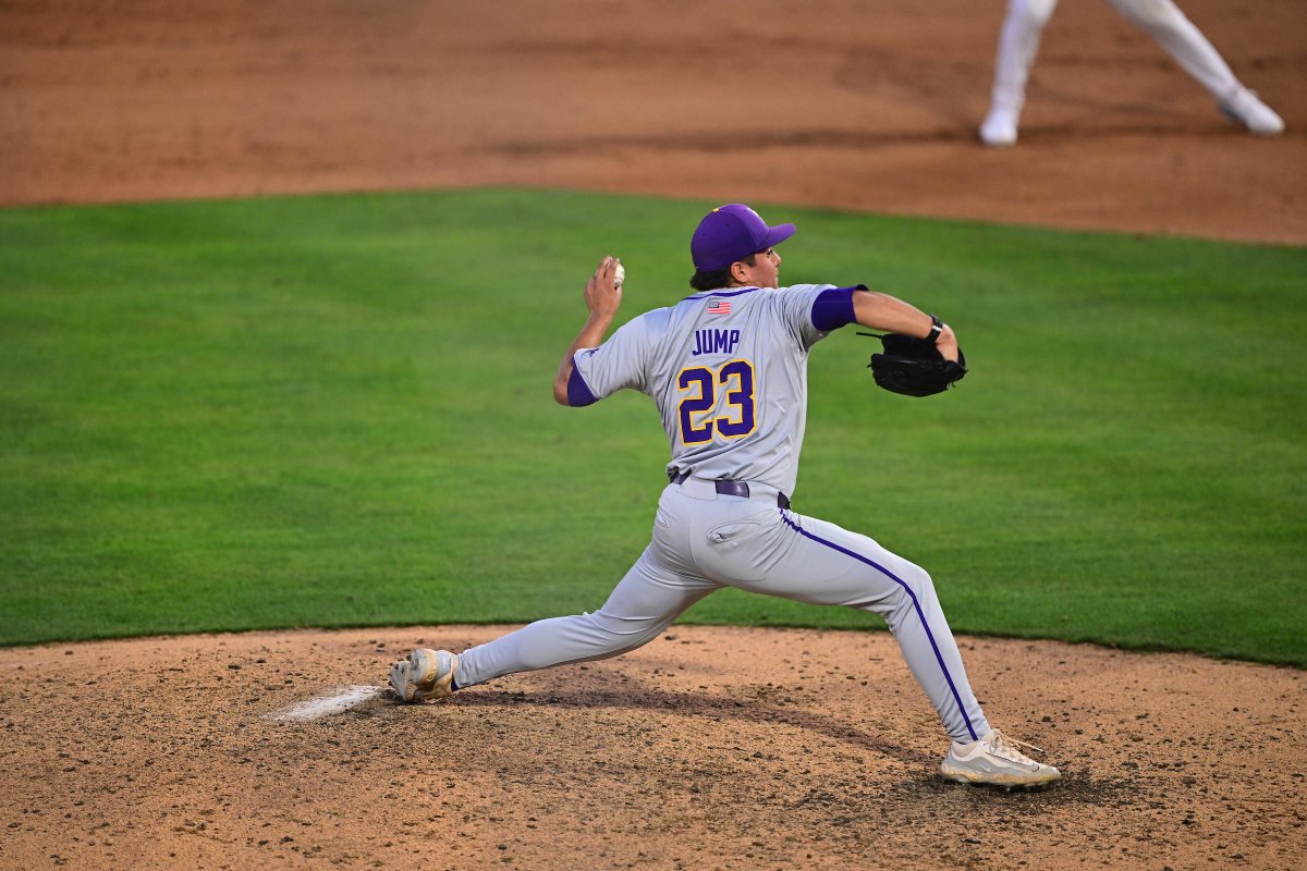 Mid 6 | Nothing for the Tigers in the sixth. Gage is on the bump for the bottom half. LSU - 5 BAMA - 3