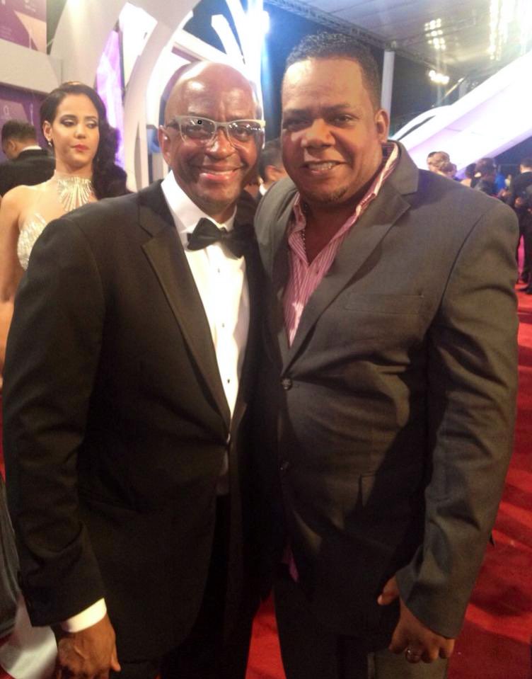 CarlosBrito02's tweet photo. @sergiogeorge8 Productor de grandes éxitos y de @MarcAnthony que placer para @carlosbrito02. https://t.co/E5T5hjpbbw