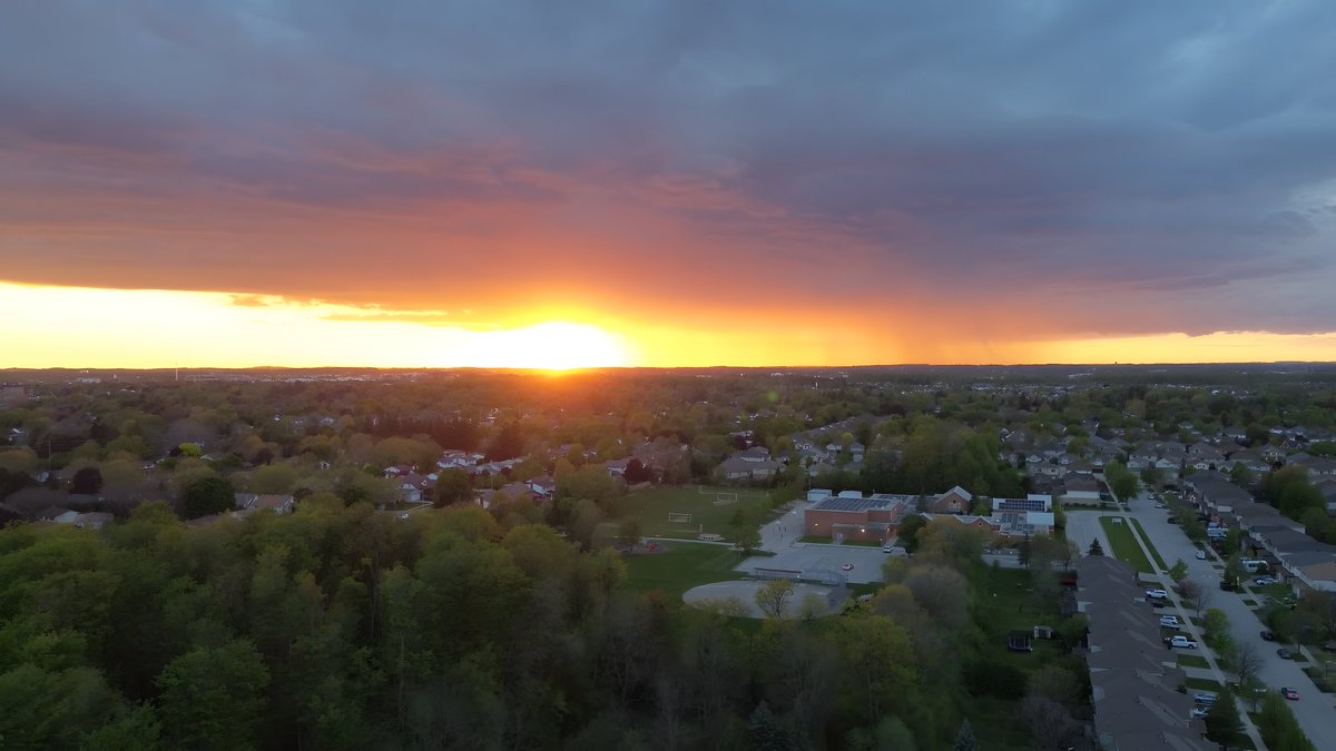 Sunset over Waterloo, ON. Hoping for Northern Lights tonight #ShareYourWeather @weathernetwork @RachelSchoutsen