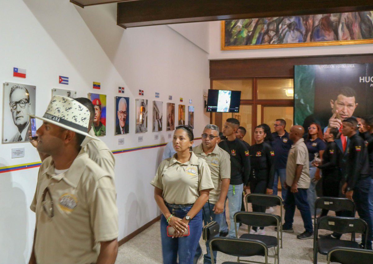 #ENCUENTRO Tripulantes del Buque Escuela 'Simón Bolívar' BE- 11, visitaron sede de la Embajada de Venezuela en Santo Domingo
(Hilo)
#DiplomaciaBolivarianaDePaz