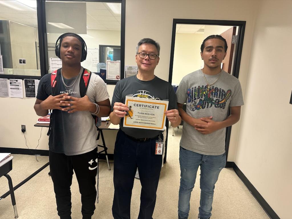 Our basketball players took the lead in showing appreciation this Teacher Appreciation Week! Handing out certificates to their teachers, they're not just champions on the court, but in gratitude too. @LM_CoogFootball @THE_LMHS @LM_LadyCoogs @TexasCityISD #TeacherAppreciationWeek