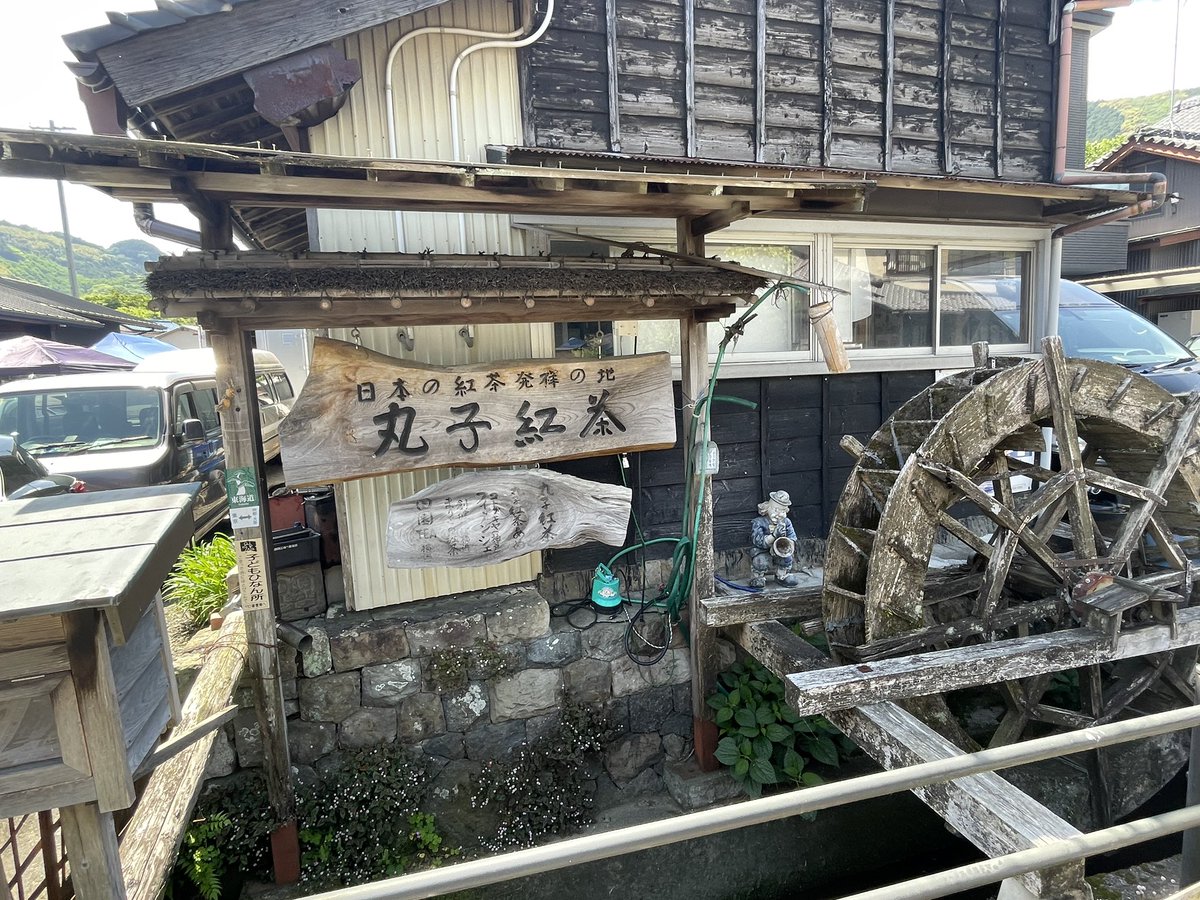 炎天下に加えて茶工場から熱気が漂っております