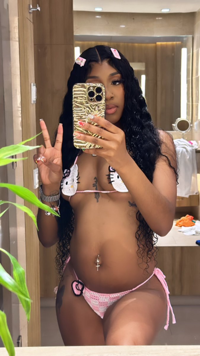 Aleeyaaahf's tweet photo. I’m jus a reallll bad bitch 🥰😍💅🏽🇯🇲👅 https://t.co/uZtQfy6KvR