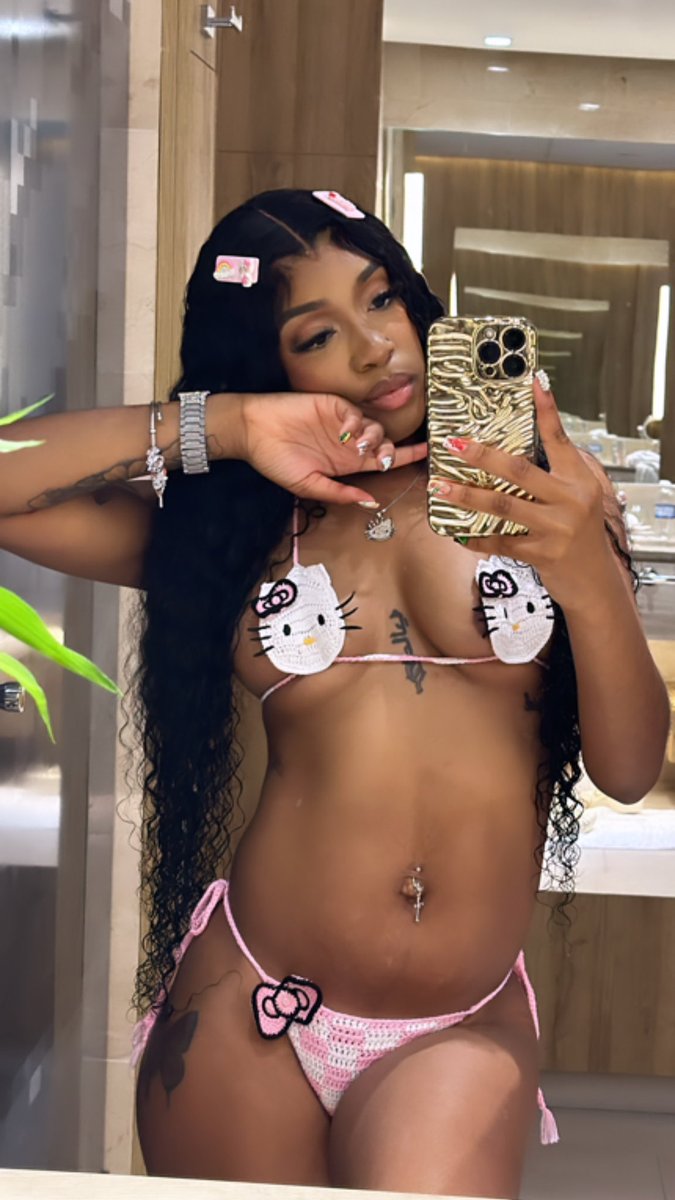 Aleeyaaahf's tweet photo. I’m jus a reallll bad bitch 🥰😍💅🏽🇯🇲👅 https://t.co/uZtQfy6KvR