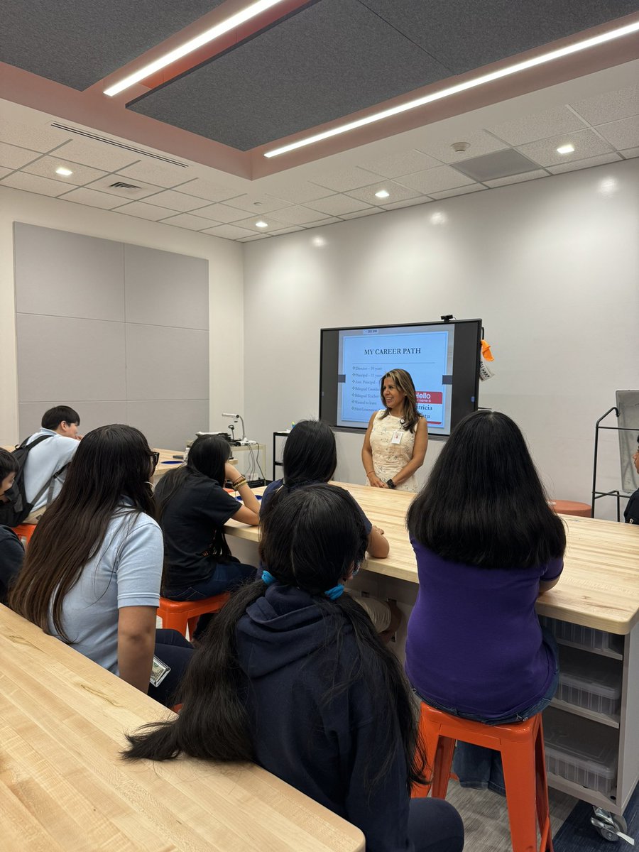 KLZ_Counselors's tweet photo. KLZ Career Day 🧡💙 Thank you to all the awesome volunteers that presented to our students today 🤗 @KLZ_PrincTukes @KlentzmanTigers https://t.co/oxcyATL3Bd