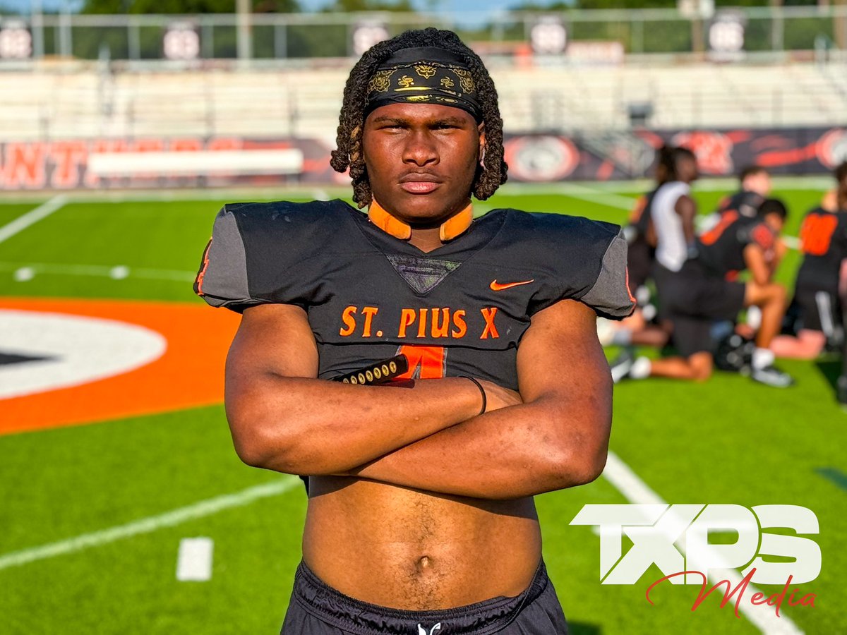 2025 Houston St Pius X LB Sam Williams showed out today and looks to be one of the best LBs in all of TXPS next season. The 6’0 athlete had an all-state type season last year but expect him to be even better this upcoming season. Colleges need to tune in. @SamWilliams_V |