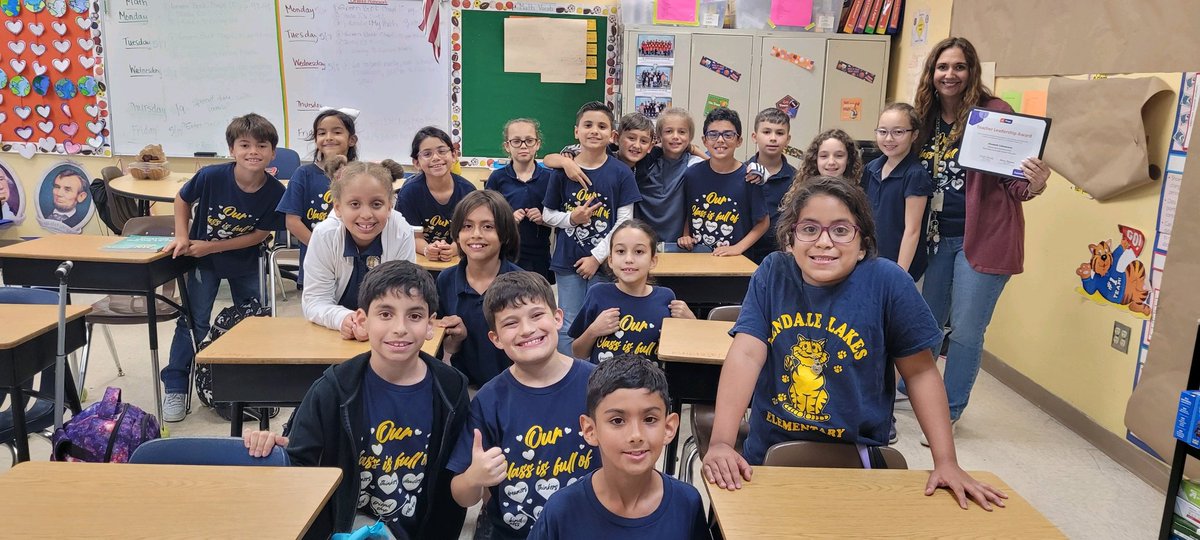 KLEfamily's tweet image. We #CelebrateKLE's Mrs. Elizabeth Colmenarez &amp;amp; her 3rd graders for their excellence with @ExploreLearning #ReflexMath #Gizmos #Frax 👏
Thanks to these AMAZING programs, our teachers &amp;amp; students have been able to accelerate improvement &amp;amp; proficiency 🙌